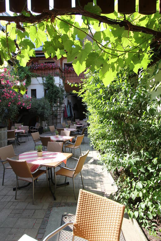 Weinhotel / Gasthaus Zur Sonne Ihringen Exterior photo